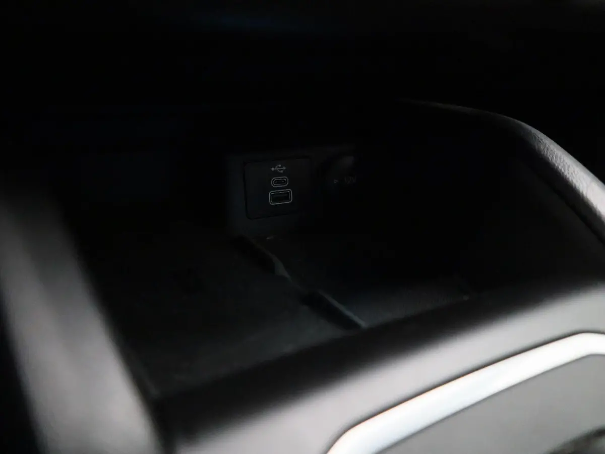1.0 EcoBoost Hybrid ST Line Style | Trekhaak | Cruise Control | Winter Pack | Full LED | Keyless Entry&Go | Achteruitcamera |