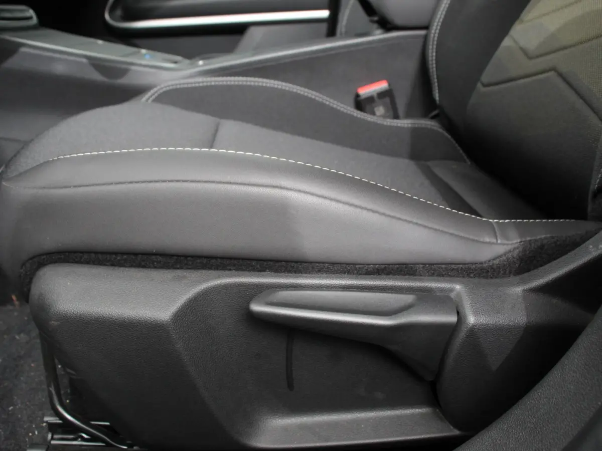 Summit 54 kWh SOH 96,5 % Camera Lichtmetalen Velgen 18" Navigatie Apple Carplay/ Android Auto Sfeerverlichting Parkeersensor achter Cruise Control Stoelverwarming Full LED Virtual Cockpit Cl