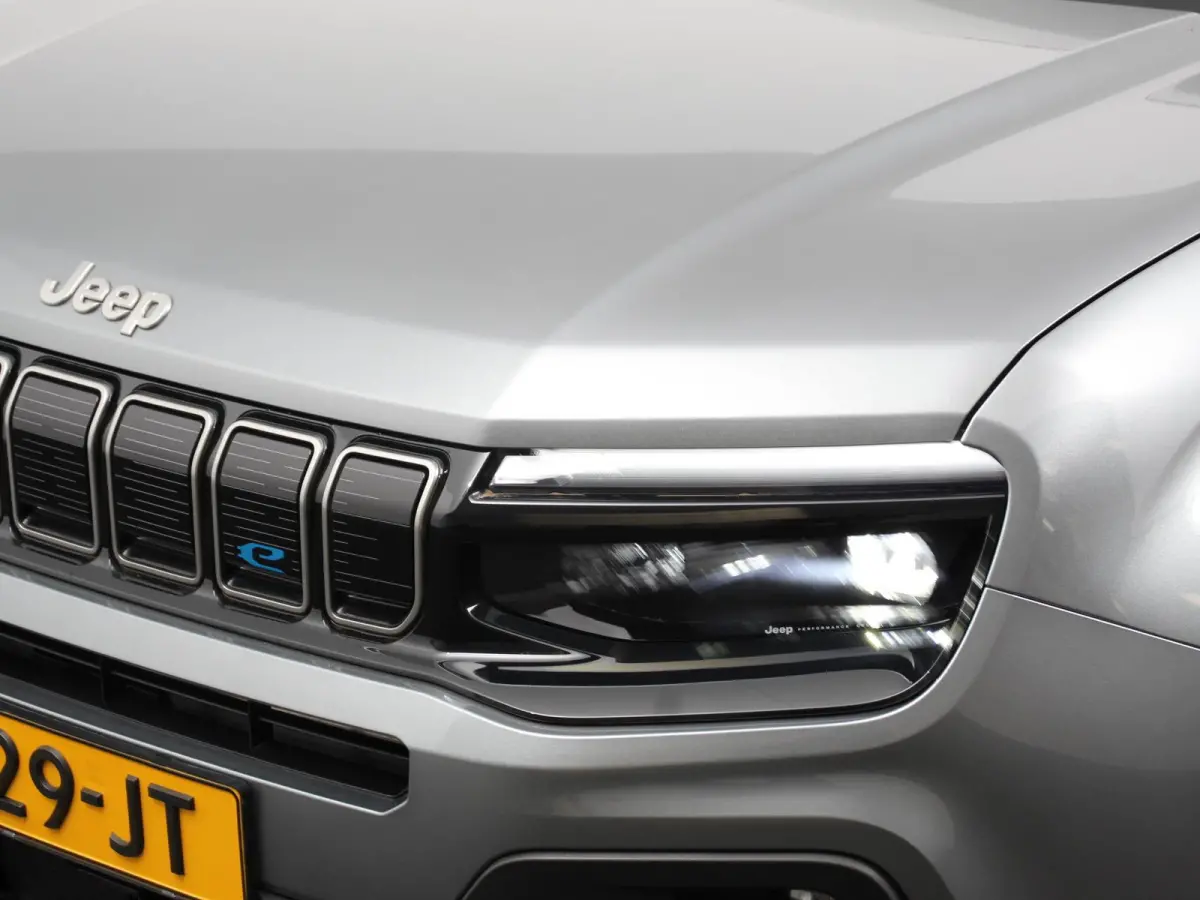 Summit 54 kWh SOH 96,5 % Camera Lichtmetalen Velgen 18" Navigatie Apple Carplay/ Android Auto Sfeerverlichting Parkeersensor achter Cruise Control Stoelverwarming Full LED Virtual Cockpit Cl