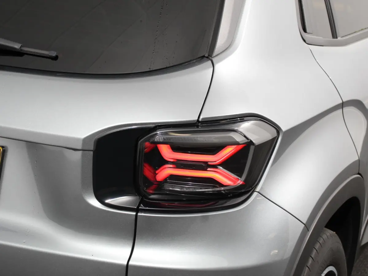 Summit 54 kWh SOH 96,5 % Camera Lichtmetalen Velgen 18" Navigatie Apple Carplay/ Android Auto Sfeerverlichting Parkeersensor achter Cruise Control Stoelverwarming Full LED Virtual Cockpit Cl