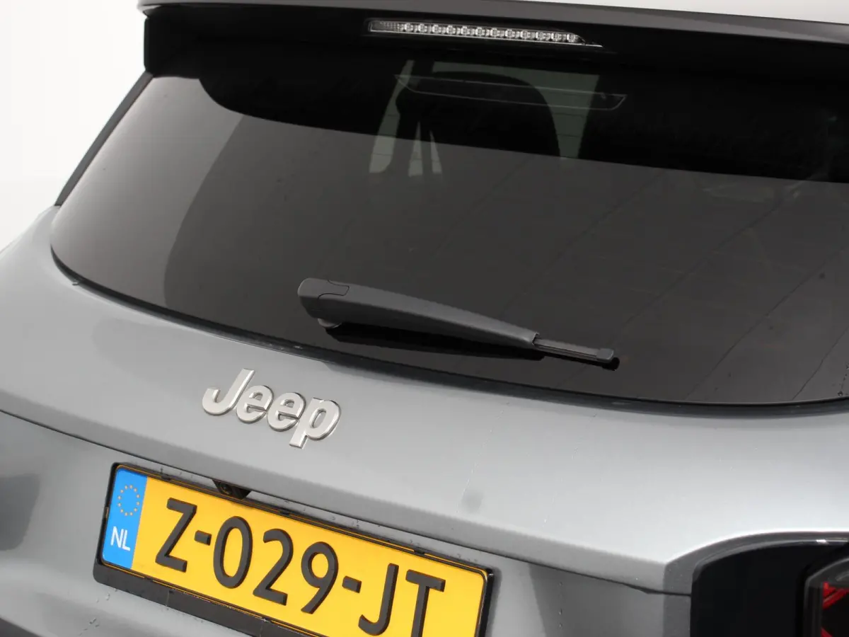 Summit 54 kWh SOH 96,5 % Camera Lichtmetalen Velgen 18" Navigatie Apple Carplay/ Android Auto Sfeerverlichting Parkeersensor achter Cruise Control Stoelverwarming Full LED Virtual Cockpit Cl