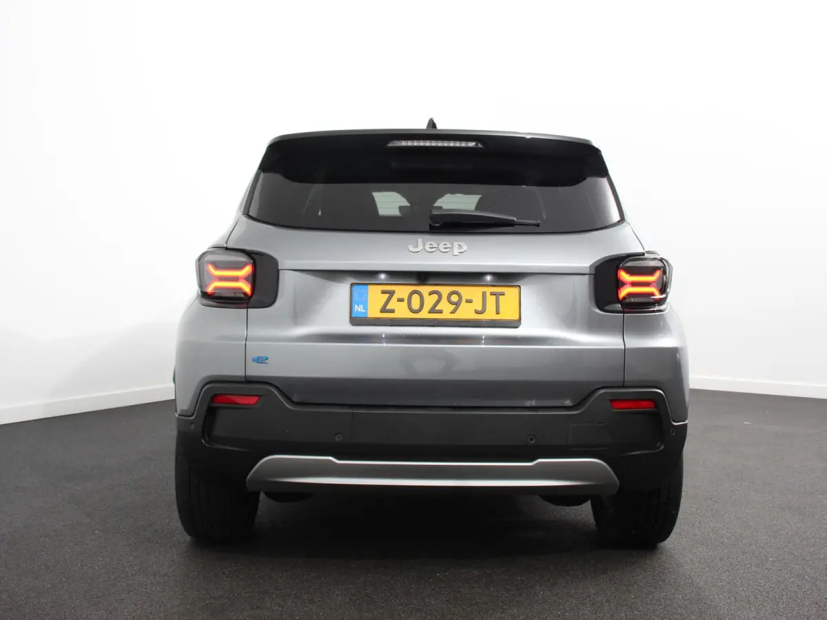 Summit 54 kWh SOH 96,5 % Camera Lichtmetalen Velgen 18" Navigatie Apple Carplay/ Android Auto Sfeerverlichting Parkeersensor achter Cruise Control Stoelverwarming Full LED Virtual Cockpit Cl