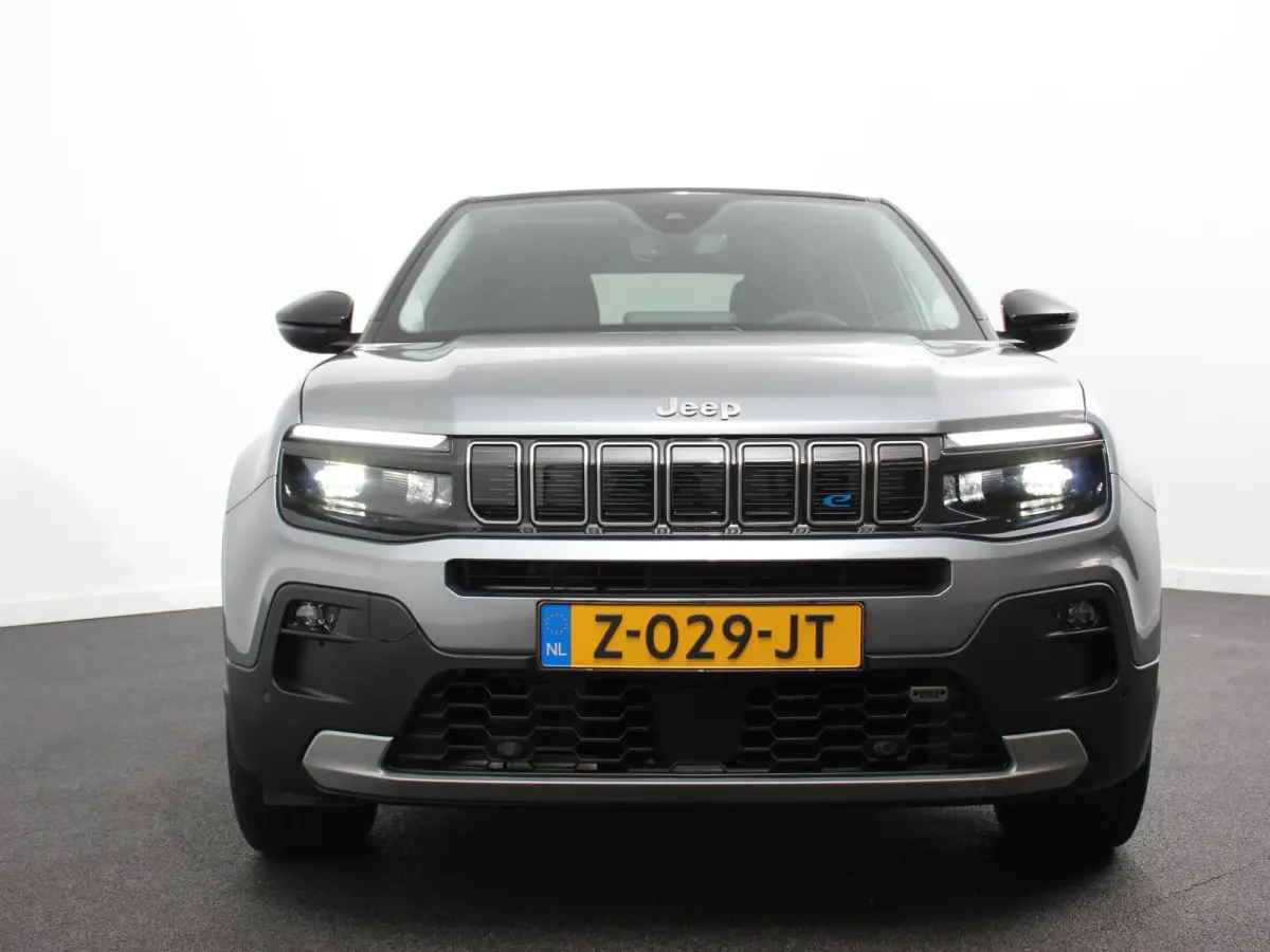Summit 54 kWh SOH 96,5 % Camera Lichtmetalen Velgen 18" Navigatie Apple Carplay/ Android Auto Sfeerverlichting Parkeersensor achter Cruise Control Stoelverwarming Full LED Virtual Cockpit Cl
