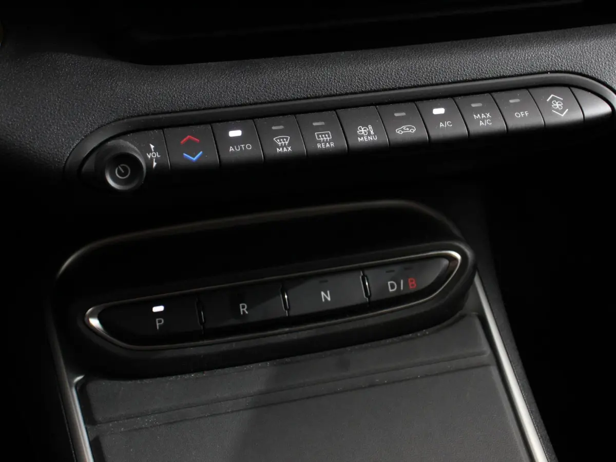 Summit 54 kWh SOH 96,5 % Camera Lichtmetalen Velgen 18" Navigatie Apple Carplay/ Android Auto Sfeerverlichting Parkeersensor achter Cruise Control Stoelverwarming Full LED Virtual Cockpit Cl