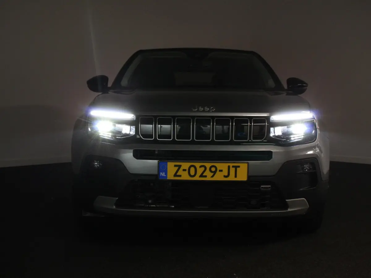 Summit 54 kWh SOH 96,5 % Camera Lichtmetalen Velgen 18" Navigatie Apple Carplay/ Android Auto Sfeerverlichting Parkeersensor achter Cruise Control Stoelverwarming Full LED Virtual Cockpit Cl