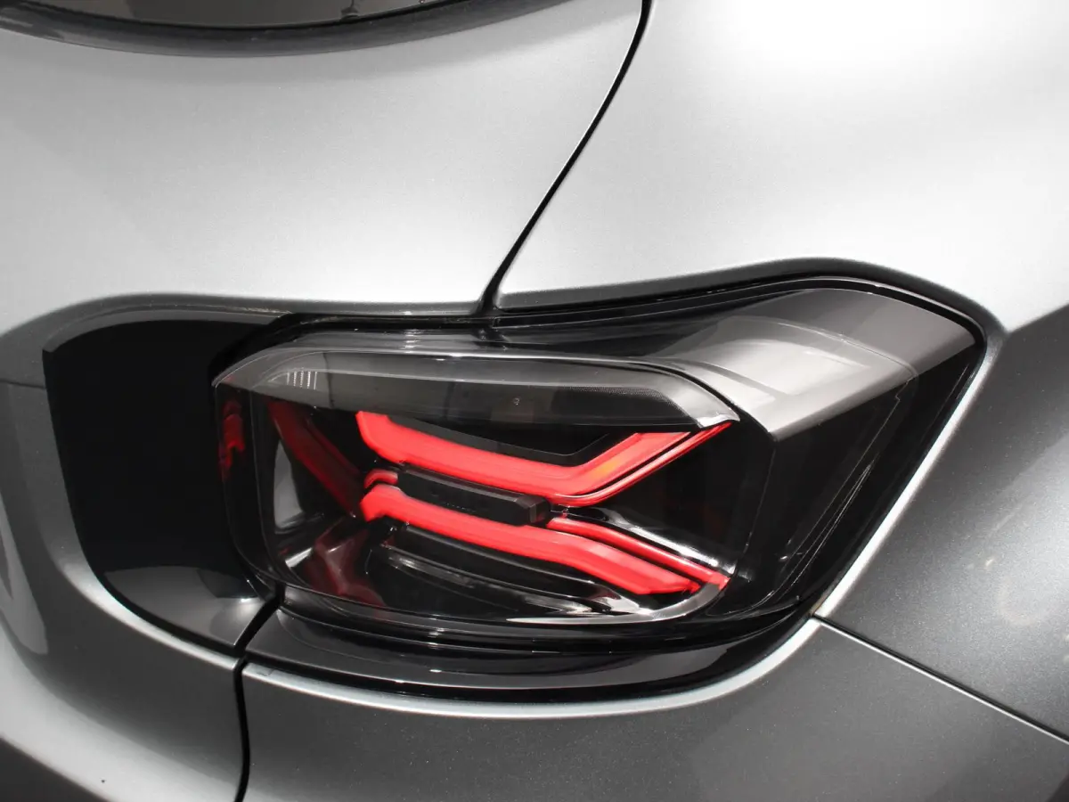 Summit 54 kWh SOH 96,5 % Camera Lichtmetalen Velgen 18" Navigatie Apple Carplay/ Android Auto Sfeerverlichting Parkeersensor achter Cruise Control Stoelverwarming Full LED Virtual Cockpit Cl