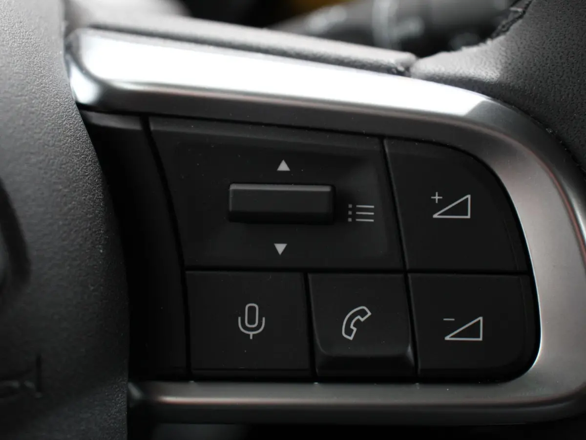 Summit 54 kWh SOH 96,5 % Camera Lichtmetalen Velgen 18" Navigatie Apple Carplay/ Android Auto Sfeerverlichting Parkeersensor achter Cruise Control Stoelverwarming Full LED Virtual Cockpit Cl