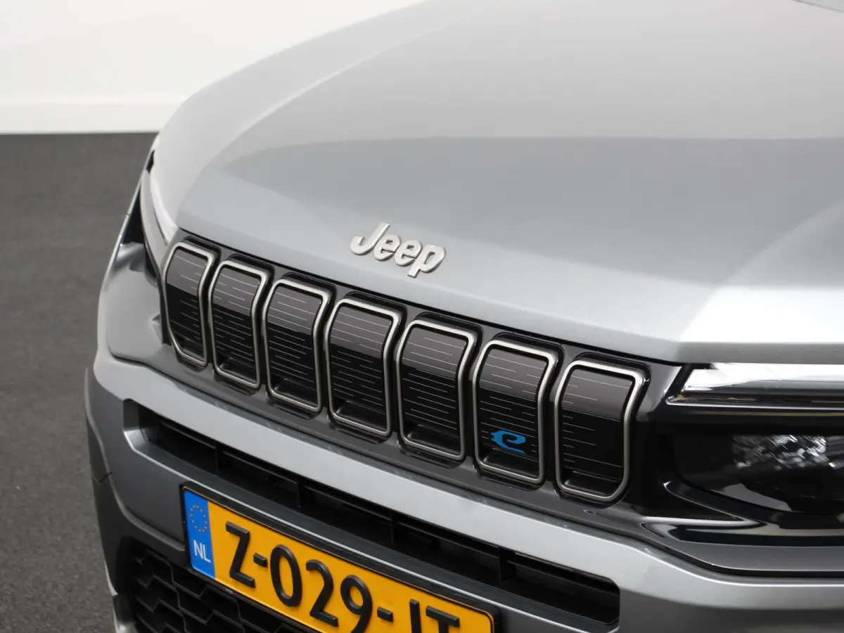 Summit 54 kWh SOH 96,5 % Camera Lichtmetalen Velgen 18" Navigatie Apple Carplay/ Android Auto Sfeerverlichting Parkeersensor achter Cruise Control Stoelverwarming Full LED Virtual Cockpit Cl