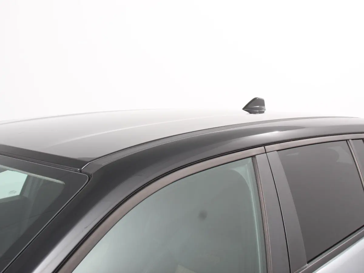 Summit 54 kWh SOH 96,5 % Camera Lichtmetalen Velgen 18" Navigatie Apple Carplay/ Android Auto Sfeerverlichting Parkeersensor achter Cruise Control Stoelverwarming Full LED Virtual Cockpit Cl