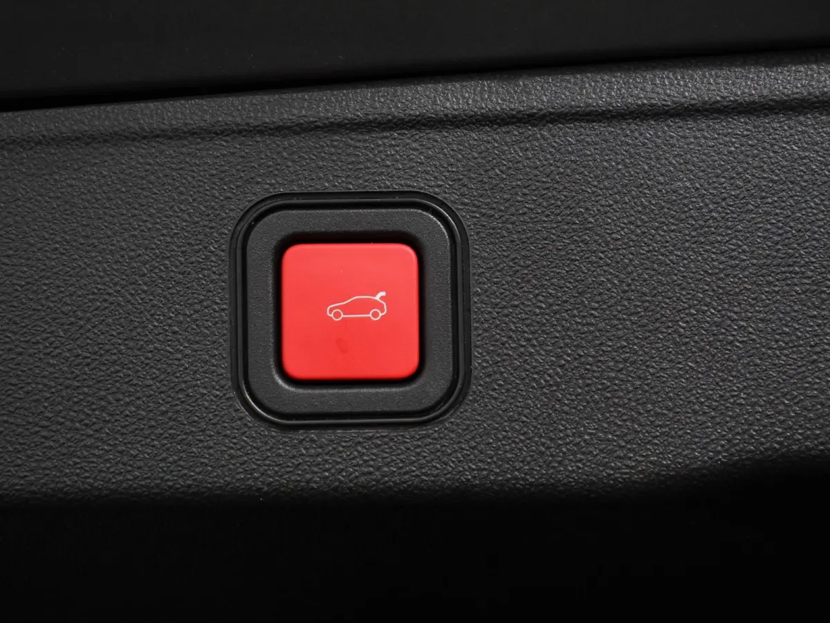 Summit 54 kWh SOH 96,5 % Camera Lichtmetalen Velgen 18" Navigatie Apple Carplay/ Android Auto Sfeerverlichting Parkeersensor achter Cruise Control Stoelverwarming Full LED Virtual Cockpit Cl