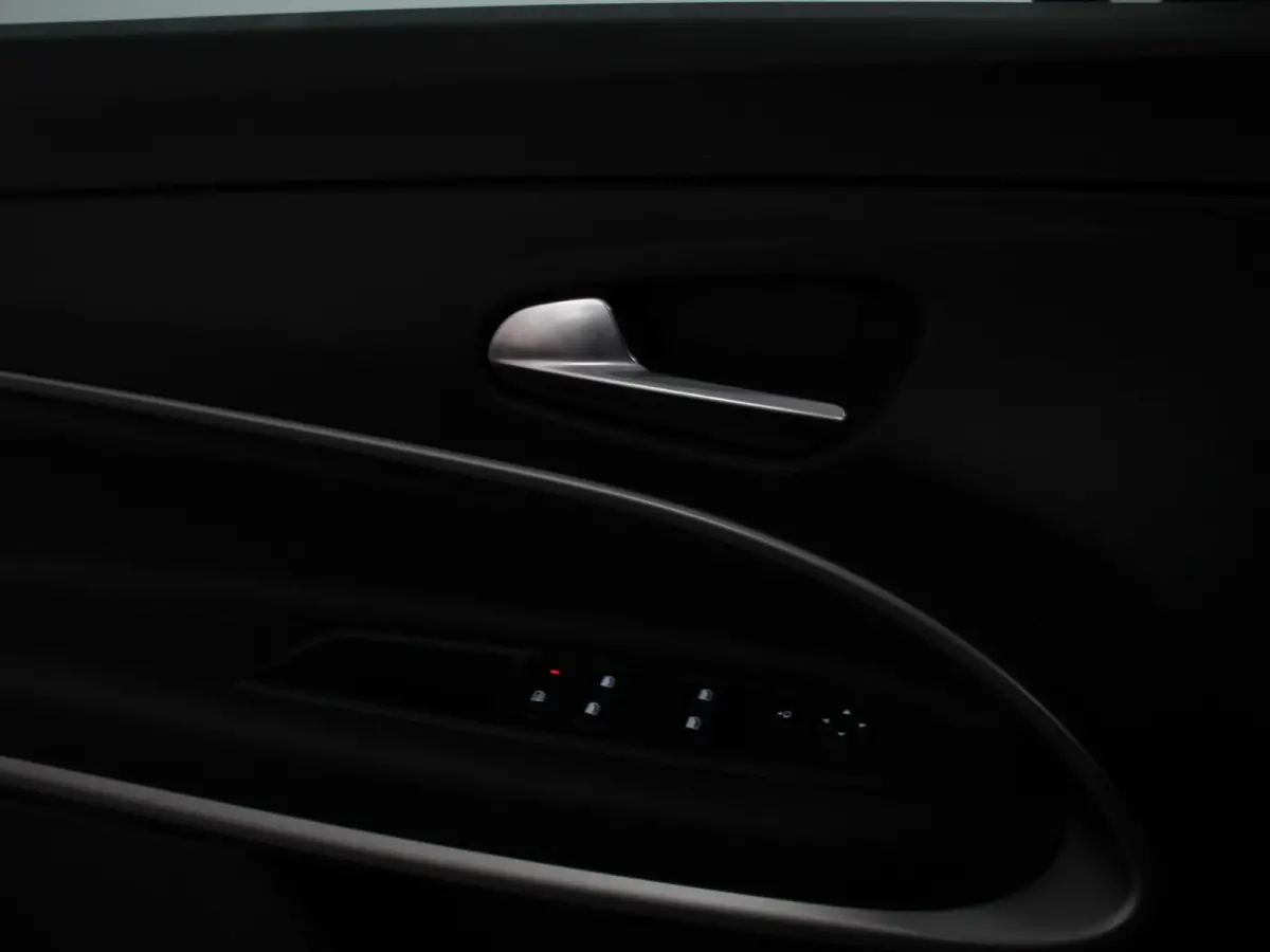 Summit 54 kWh SOH 96,5 % Camera Lichtmetalen Velgen 18" Navigatie Apple Carplay/ Android Auto Sfeerverlichting Parkeersensor achter Cruise Control Stoelverwarming Full LED Virtual Cockpit Cl