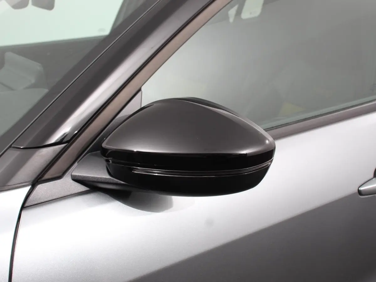 Summit 54 kWh SOH 96,5 % Camera Lichtmetalen Velgen 18" Navigatie Apple Carplay/ Android Auto Sfeerverlichting Parkeersensor achter Cruise Control Stoelverwarming Full LED Virtual Cockpit Cl