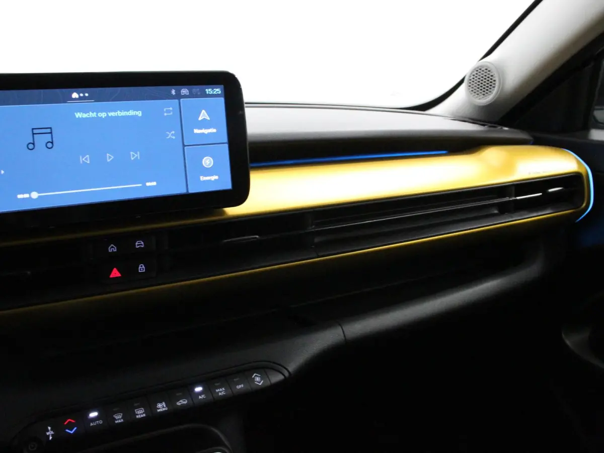 Summit 54 kWh SOH 96,5 % Camera Lichtmetalen Velgen 18" Navigatie Apple Carplay/ Android Auto Sfeerverlichting Parkeersensor achter Cruise Control Stoelverwarming Full LED Virtual Cockpit Cl