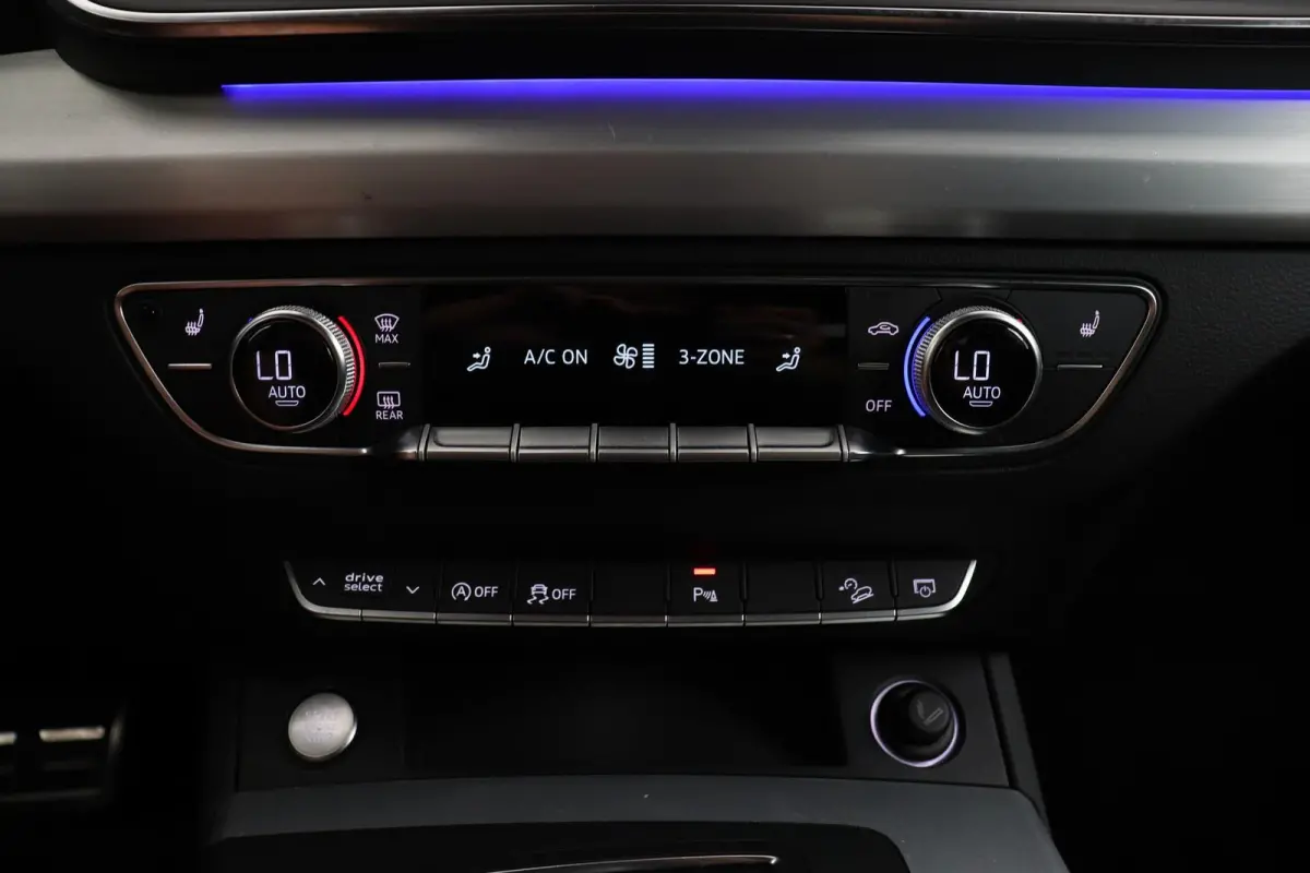 2.0 TFSI quattro Sport Line S-Line | Trekhaak | Org NL | Digital Cockpit | CarPlay | Camera | Stoelverwarming | Blind Spot