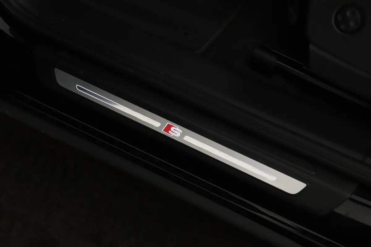 2.0 TFSI quattro Sport Line S-Line | Trekhaak | Org NL | Digital Cockpit | CarPlay | Camera | Stoelverwarming | Blind Spot