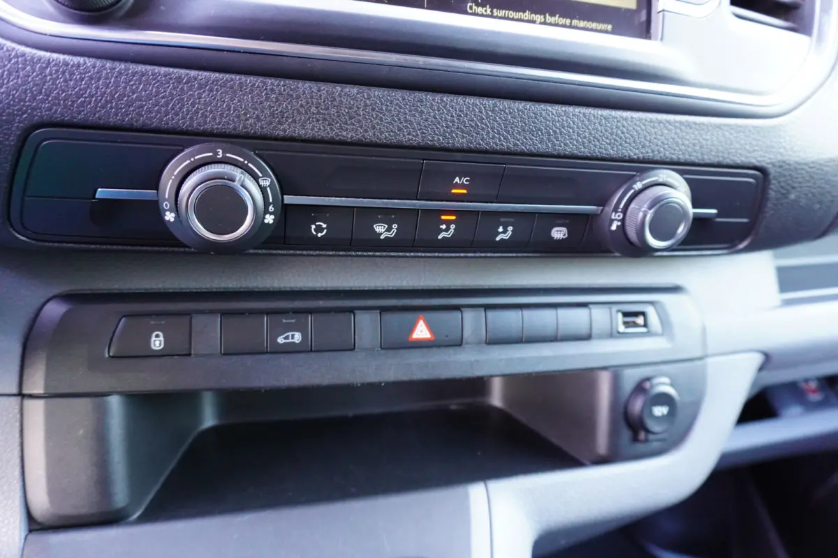 102pk L2H1 Navigatie Camera Apple Carplay Crusie control Parkeersensoren 3-zits