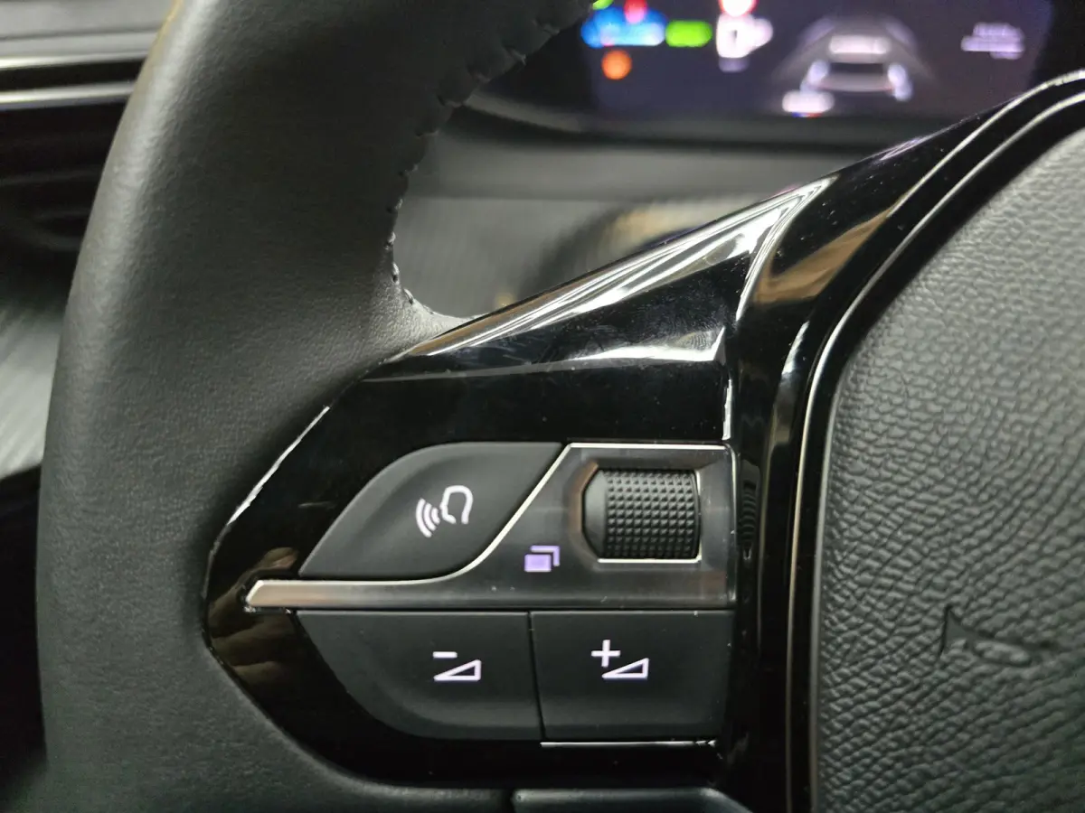EV Allure Avantage 54 kWh FL Carplay camera cruise pdc 17"LM