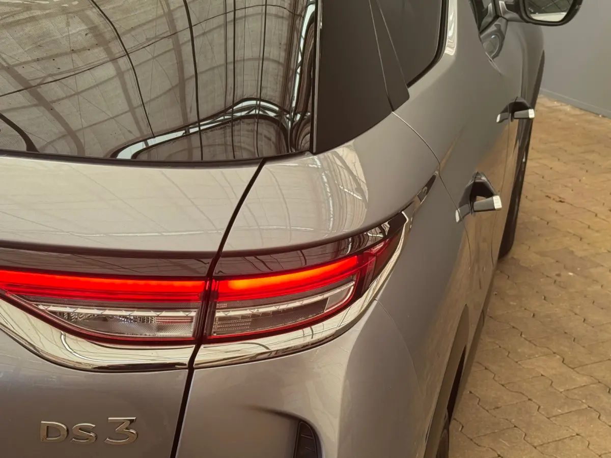1.2 PureTech Business Camera | Leder\Stof | Navigatie | Clima | Carplay | Parkeersensoren | Cruise | LED | | Achterbank in delen neerklapbaar | Afwijkende dakkleur | Bestuurdersairbag