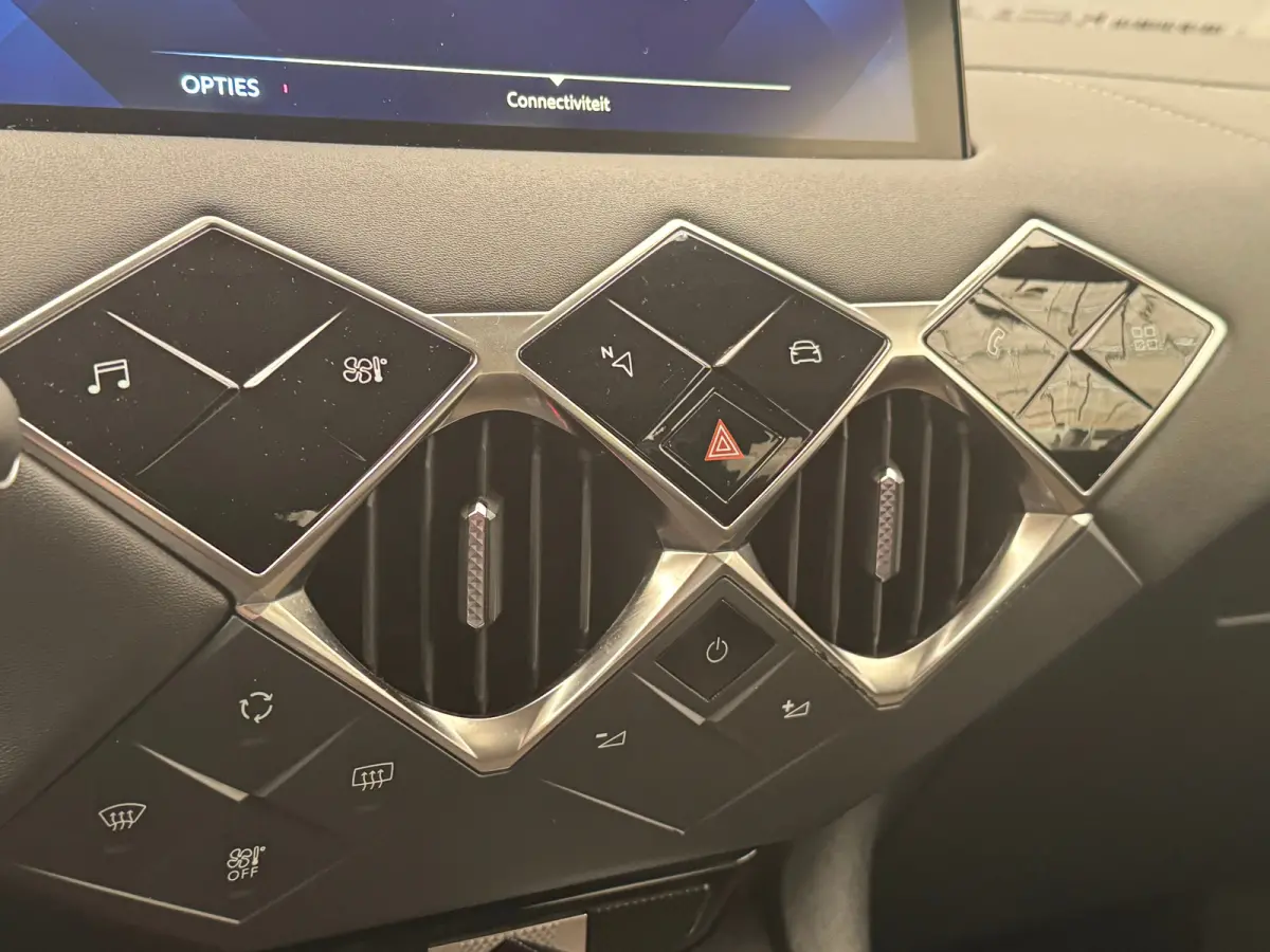 1.2 PureTech Business Camera | Leder\Stof | Navigatie | Clima | Carplay | Parkeersensoren | Cruise | LED | | Achterbank in delen neerklapbaar | Afwijkende dakkleur | Bestuurdersairbag