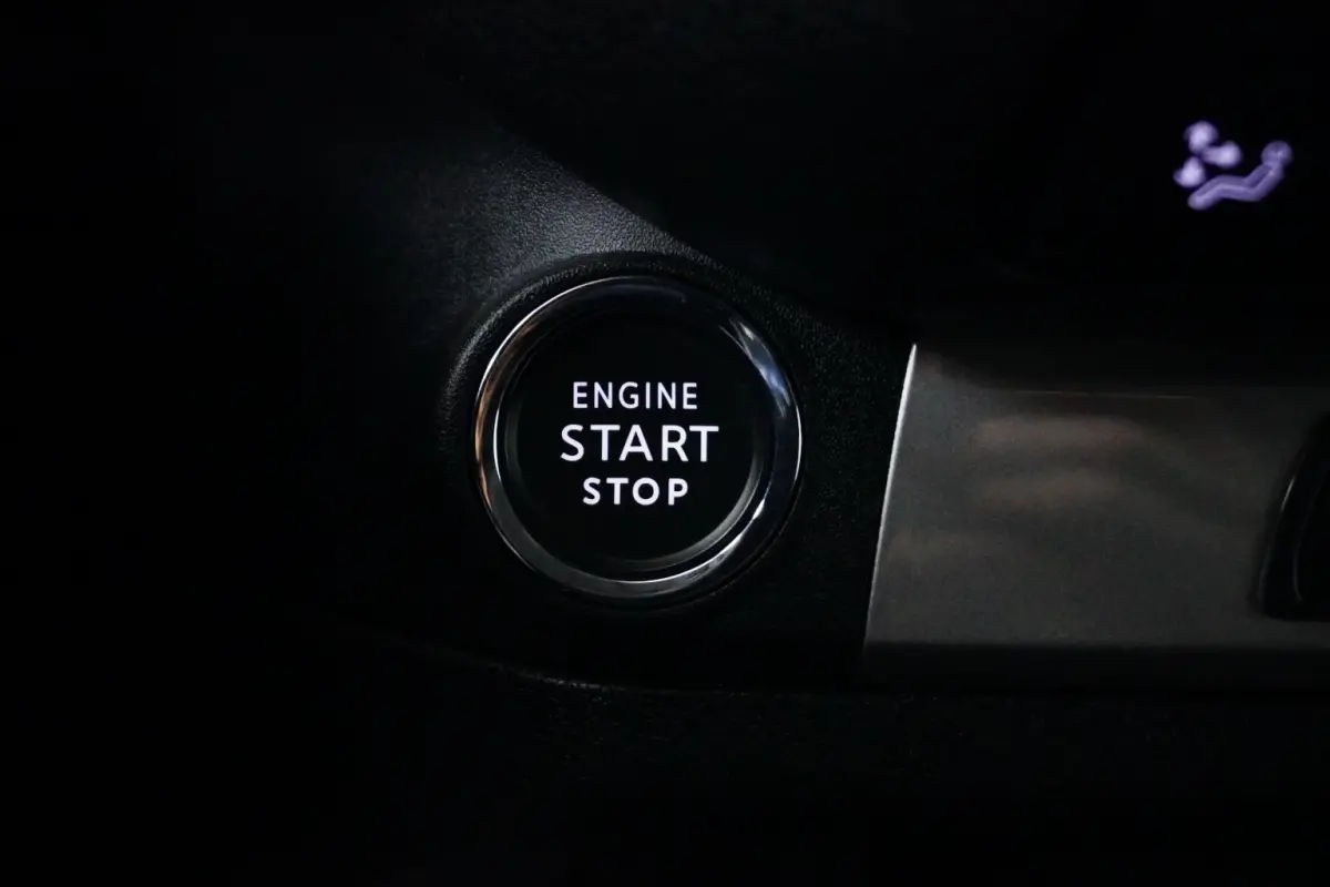 2.0 BlueHDi 145 S&S Camera | Navigatie | Pack Moduwork | Houten Laadvloer | Climate Control | Carplay | Digitaal Dashboard | 3-Zits | 2 zitplaatsen rechtsvoor | Airco | Alarm klasse 1(startb