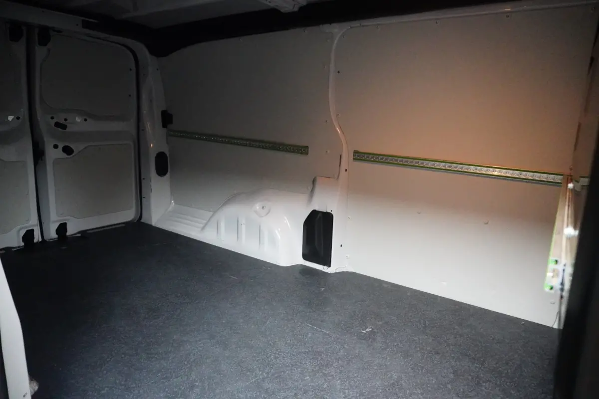 2.0 BlueHDi 145 S&S Camera | Navigatie | Pack Moduwork | Houten Laadvloer | Climate Control | Carplay | Digitaal Dashboard | 3-Zits | 2 zitplaatsen rechtsvoor | Airco | Alarm klasse 1(startb