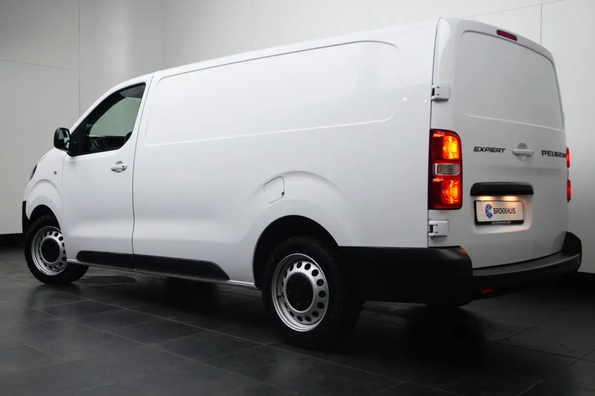 2.0 BlueHDi 145 S&S Camera | Navigatie | Pack Moduwork | Houten Laadvloer | Climate Control | Carplay | Digitaal Dashboard | 3-Zits | 2 zitplaatsen rechtsvoor | Airco | Alarm klasse 1(startb