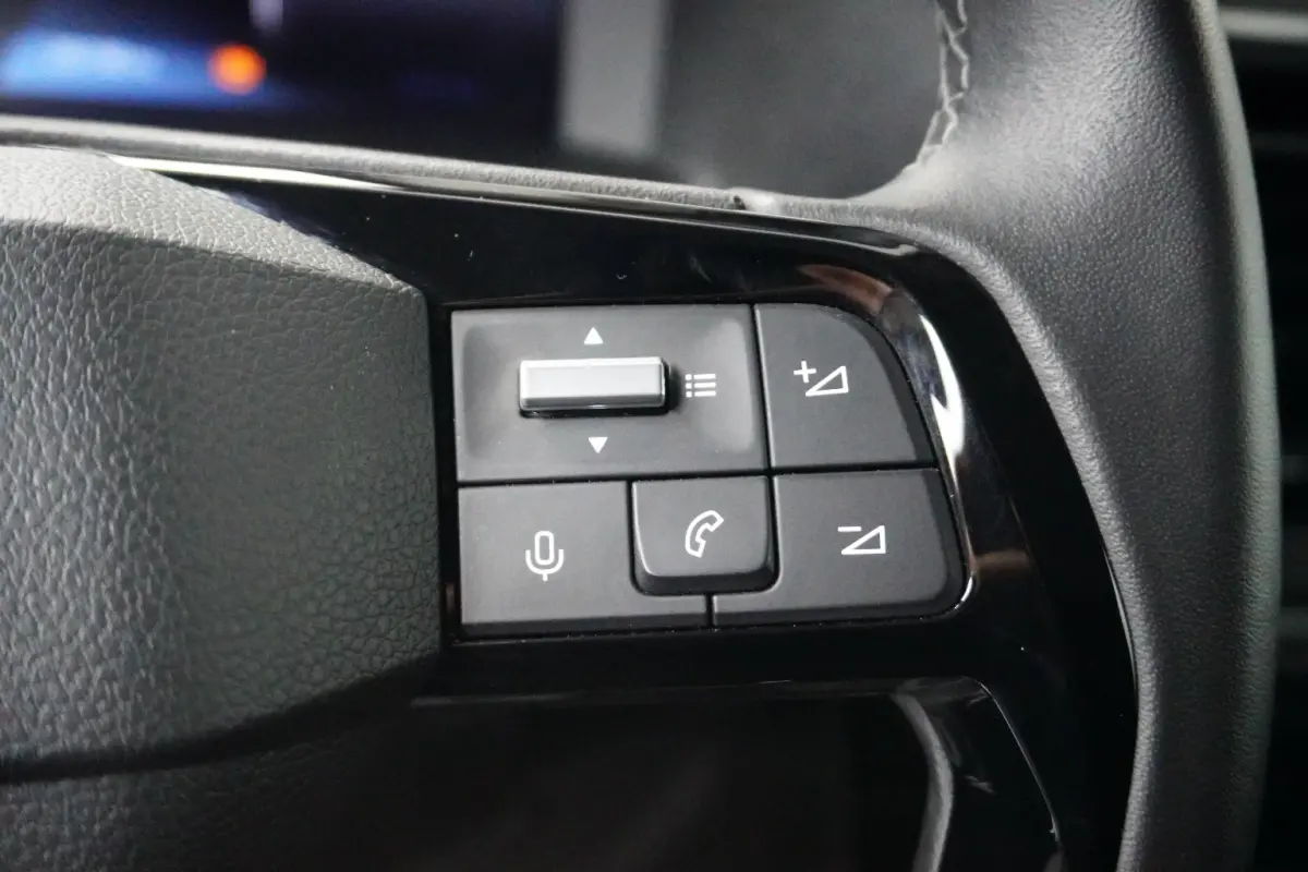 2.0 BlueHDi 145 S&S Camera | Navigatie | Pack Moduwork | Houten Laadvloer | Climate Control | Carplay | Digitaal Dashboard | 3-Zits | 2 zitplaatsen rechtsvoor | Airco | Alarm klasse 1(startb