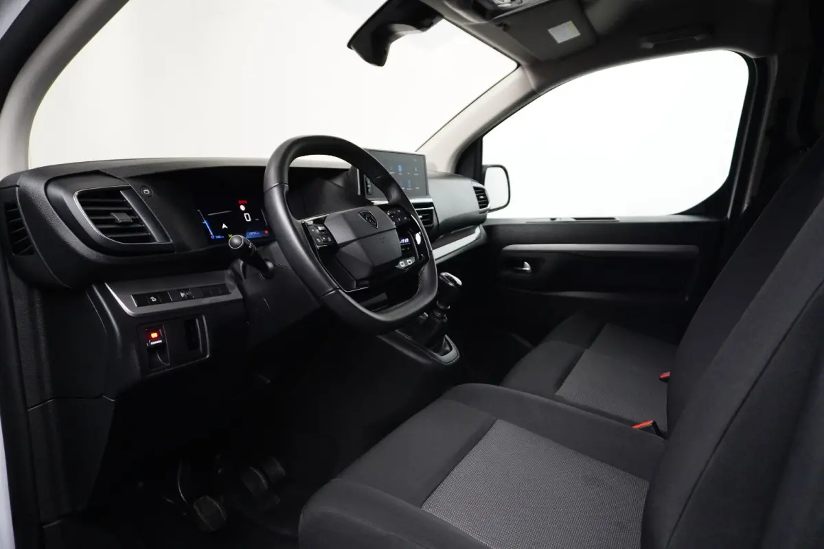 2.0 BlueHDi 145 S&S Camera | Navigatie | Pack Moduwork | Houten Laadvloer | Climate Control | Carplay | Digitaal Dashboard | 3-Zits | 2 zitplaatsen rechtsvoor | Airco | Alarm klasse 1(startb