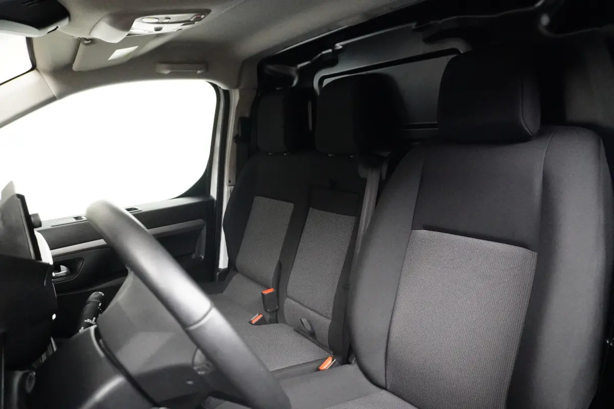 2.0 BlueHDi 145 S&S Camera | Navigatie | Pack Moduwork | Houten Laadvloer | Climate Control | Carplay | Digitaal Dashboard | 3-Zits | 2 zitplaatsen rechtsvoor | Airco | Alarm klasse 1(startb