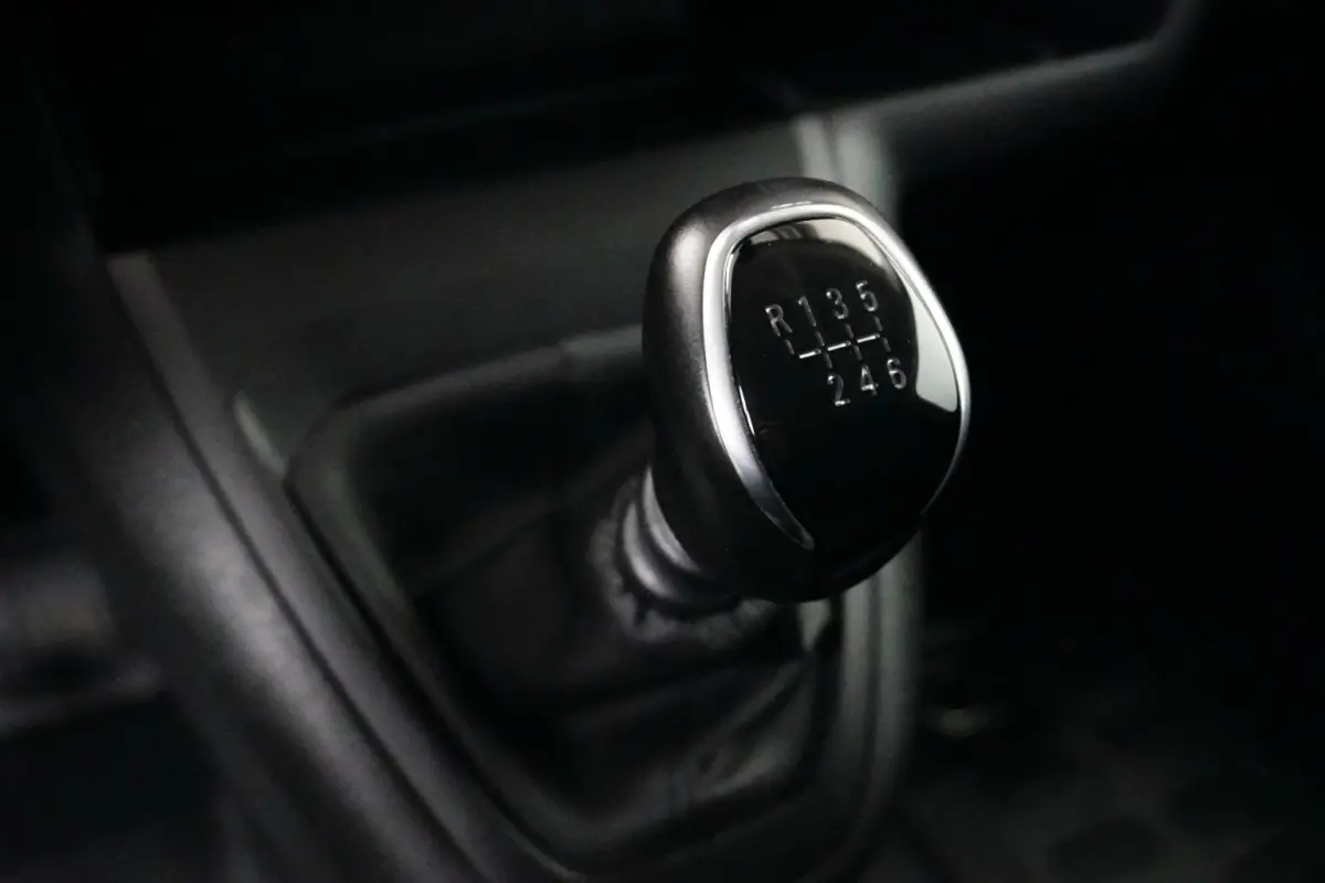 2.0 BlueHDi 145 S&S Camera | Navigatie | Pack Moduwork | Houten Laadvloer | Climate Control | Carplay | Digitaal Dashboard | 3-Zits | 2 zitplaatsen rechtsvoor | Airco | Alarm klasse 1(startb