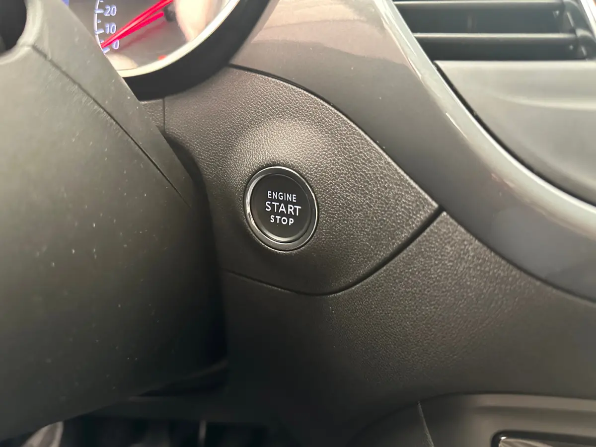1.2 TURBO 110PK ULTIMATE Camera | Alcantara | Dode Hoek | Clima | Navigatie | 17 LMV | Keyless | Carplay | Cruise | LED | Getint glas | | Achteruitrijcamera | Afwijkende dakkleur | Apple Car