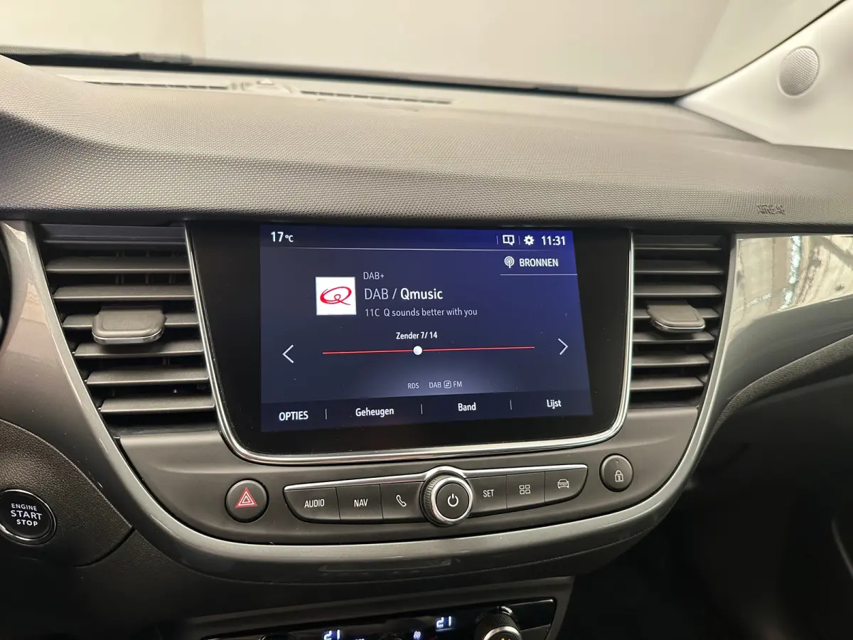 1.2 TURBO 110PK ULTIMATE Camera | Alcantara | Dode Hoek | Clima | Navigatie | 17 LMV | Keyless | Carplay | Cruise | LED | Getint glas | | Achteruitrijcamera | Afwijkende dakkleur | Apple Car
