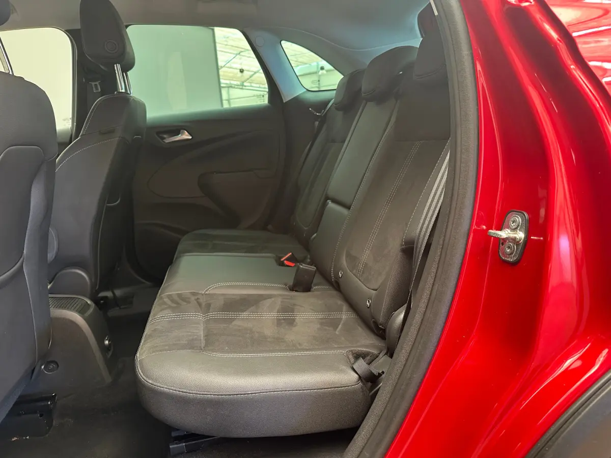 1.2 TURBO 110PK ULTIMATE Camera | Alcantara | Dode Hoek | Clima | Navigatie | 17 LMV | Keyless | Carplay | Cruise | LED | Getint glas | | Achteruitrijcamera | Afwijkende dakkleur | Apple Car