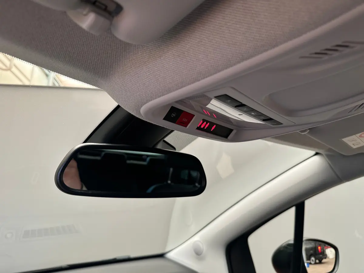 1.2 TURBO 110PK ULTIMATE Camera | Alcantara | Dode Hoek | Clima | Navigatie | 17 LMV | Keyless | Carplay | Cruise | LED | Getint glas | | Achteruitrijcamera | Afwijkende dakkleur | Apple Car