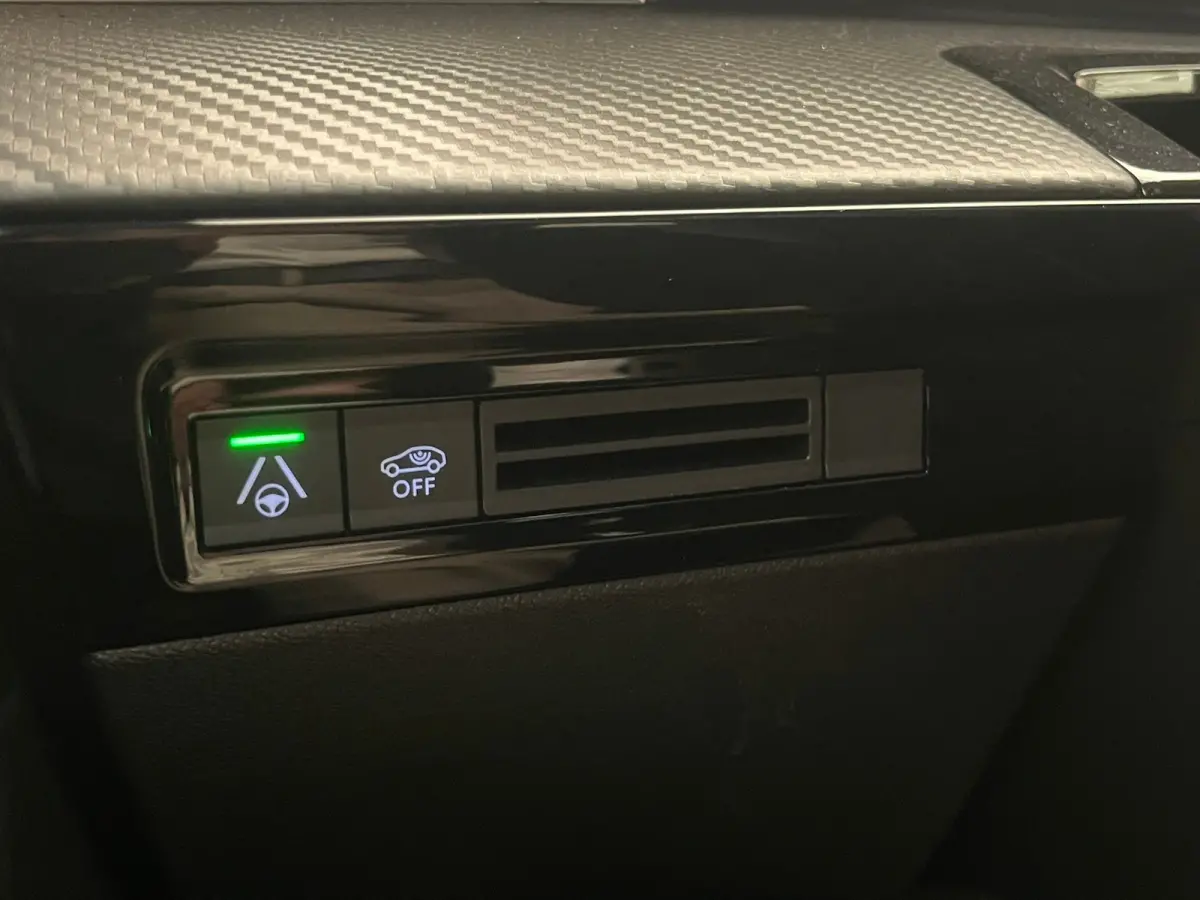 1.2 PURETECH 130PK ALLURE AUTOMAAT | 360 Camera | Navigatie| Adaptive Cruise Control | Adaptieve Cruise | Camera360 | Leder\Stof | Keyless | Carplay | Clima | 18LMV | LED | Aanhanger assiste
