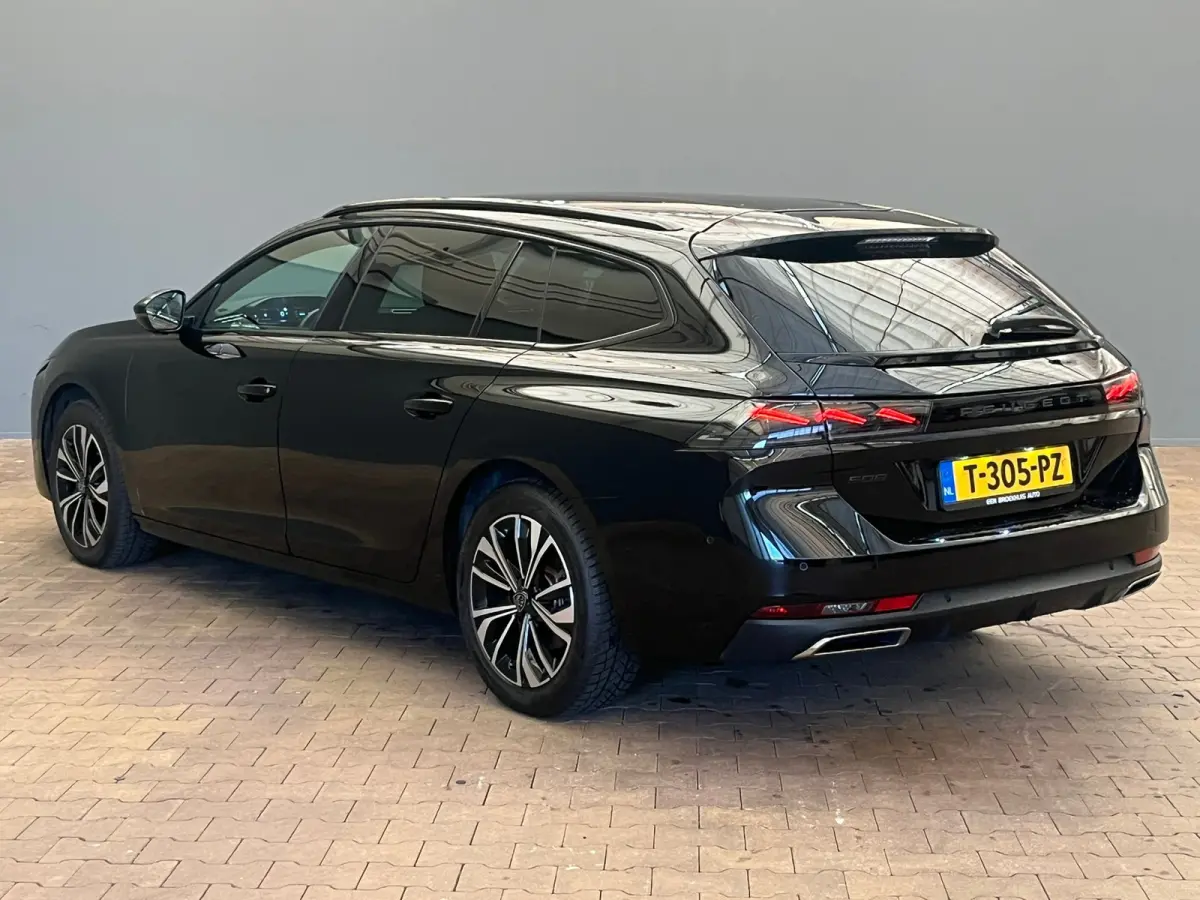 1.2 PURETECH 130PK ALLURE AUTOMAAT | 360 Camera | Navigatie| Adaptive Cruise Control | Adaptieve Cruise | Camera360 | Leder\Stof | Keyless | Carplay | Clima | 18LMV | LED | Aanhanger assiste