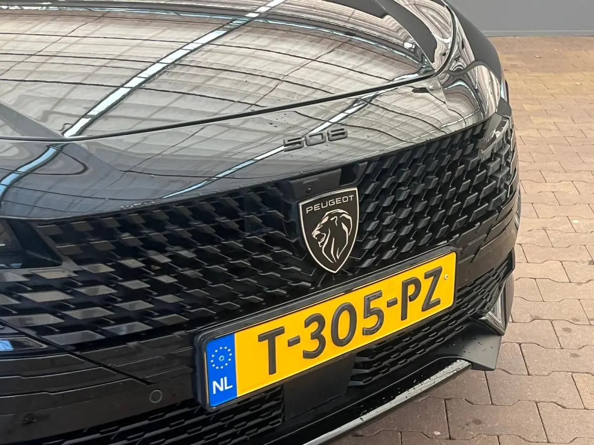 1.2 PURETECH 130PK ALLURE AUTOMAAT | 360 Camera | Navigatie| Adaptive Cruise Control | Adaptieve Cruise | Camera360 | Leder\Stof | Keyless | Carplay | Clima | 18LMV | LED | Aanhanger assiste