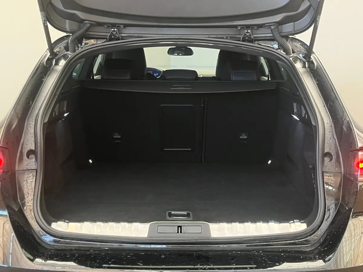 1.2 PURETECH 130PK ALLURE AUTOMAAT | 360 Camera | Navigatie| Adaptive Cruise Control | Adaptieve Cruise | Camera360 | Leder\Stof | Keyless | Carplay | Clima | 18LMV | LED | Aanhanger assiste