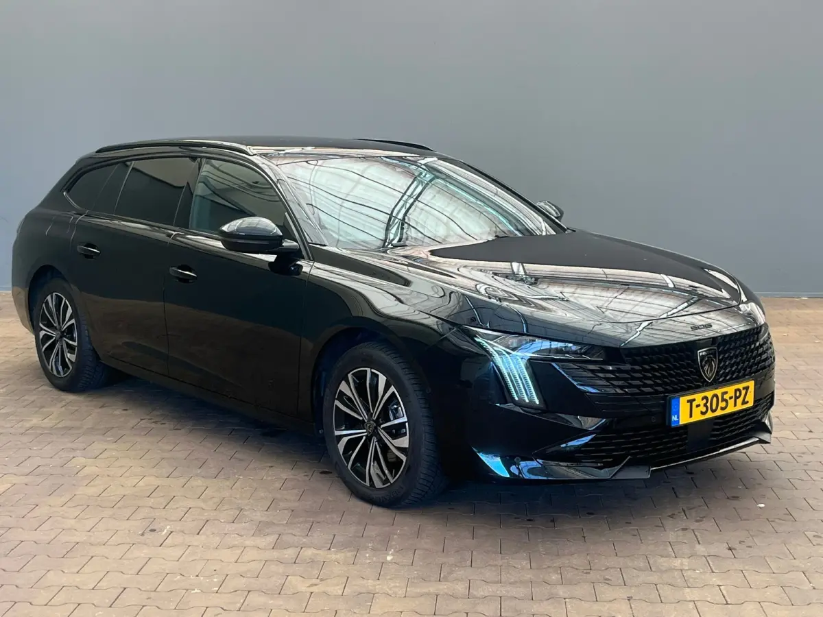 1.2 PURETECH 130PK ALLURE AUTOMAAT | 360 Camera | Navigatie| Adaptive Cruise Control | Adaptieve Cruise | Camera360 | Leder\Stof | Keyless | Carplay | Clima | 18LMV | LED | Aanhanger assiste