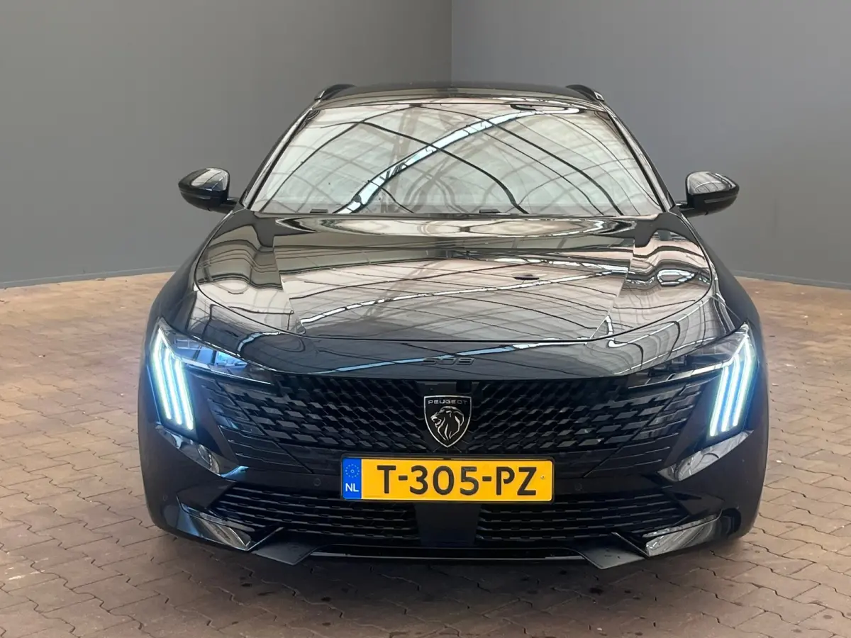 1.2 PURETECH 130PK ALLURE AUTOMAAT | 360 Camera | Navigatie| Adaptive Cruise Control | Adaptieve Cruise | Camera360 | Leder\Stof | Keyless | Carplay | Clima | 18LMV | LED | Aanhanger assiste