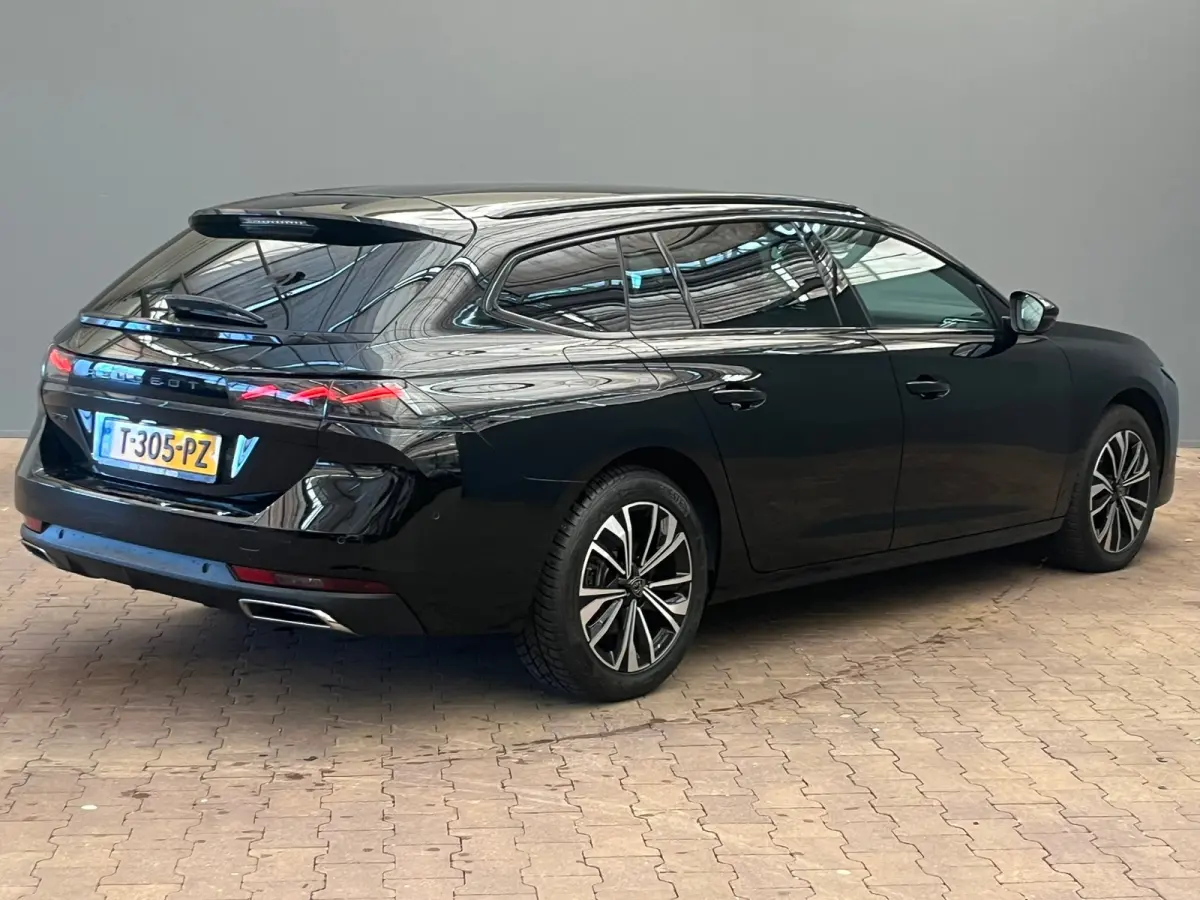 1.2 PURETECH 130PK ALLURE AUTOMAAT | 360 Camera | Navigatie| Adaptive Cruise Control | Adaptieve Cruise | Camera360 | Leder\Stof | Keyless | Carplay | Clima | 18LMV | LED | Aanhanger assiste