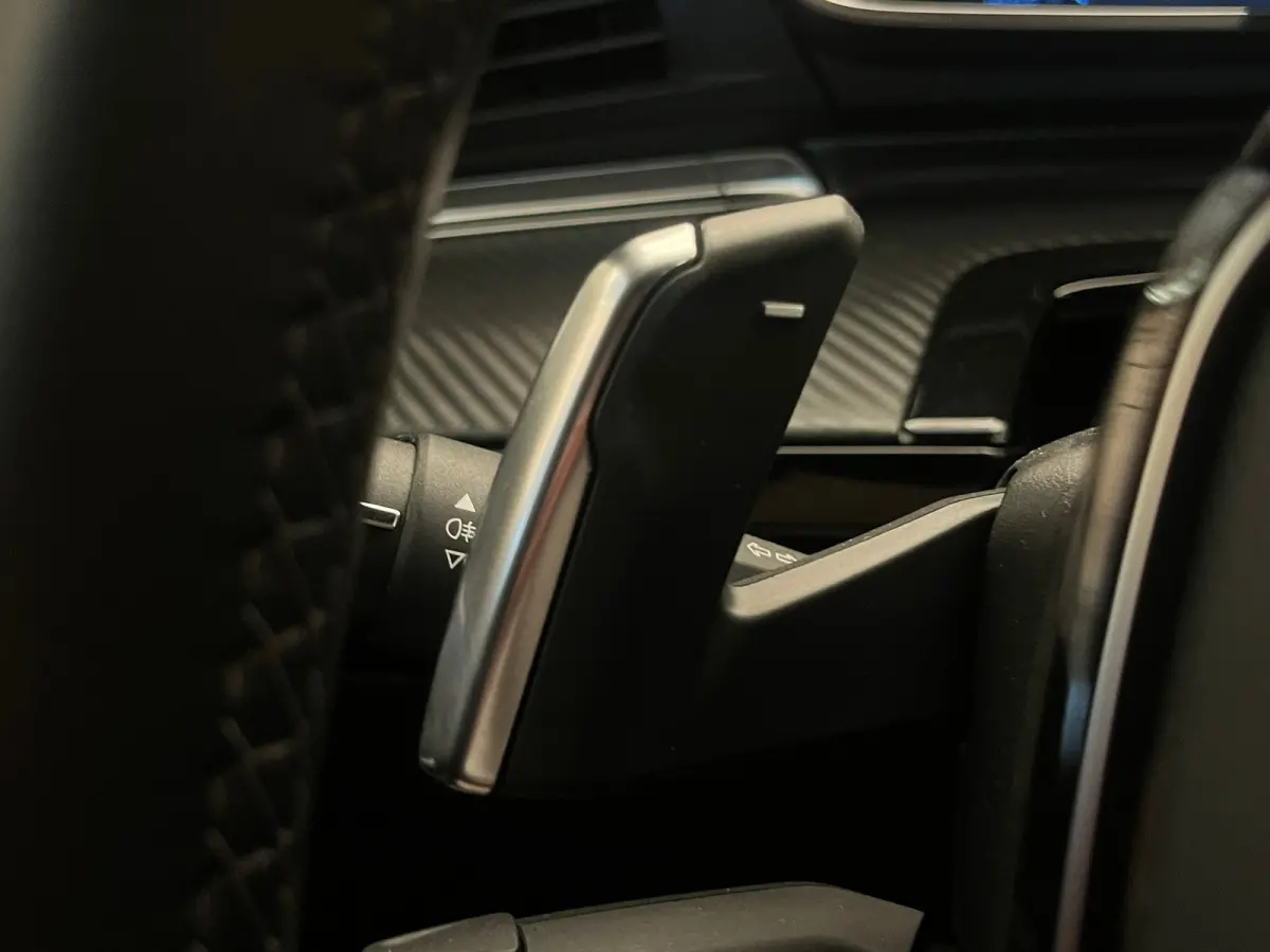 1.2 PURETECH 130PK ALLURE AUTOMAAT | 360 Camera | Navigatie| Adaptive Cruise Control | Adaptieve Cruise | Camera360 | Leder\Stof | Keyless | Carplay | Clima | 18LMV | LED | Aanhanger assiste