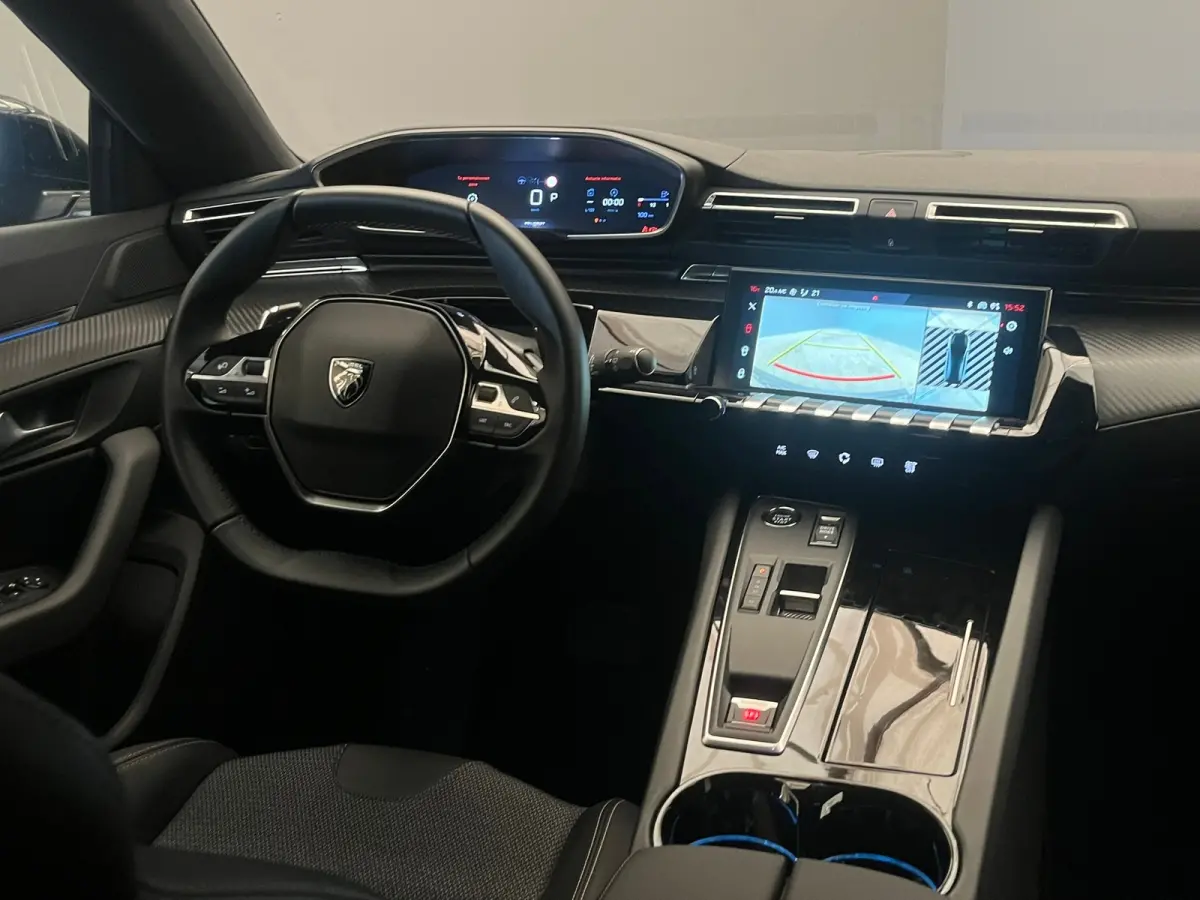 1.2 PURETECH 130PK ALLURE AUTOMAAT | 360 Camera | Navigatie| Adaptive Cruise Control | Adaptieve Cruise | Camera360 | Leder\Stof | Keyless | Carplay | Clima | 18LMV | LED | Aanhanger assiste