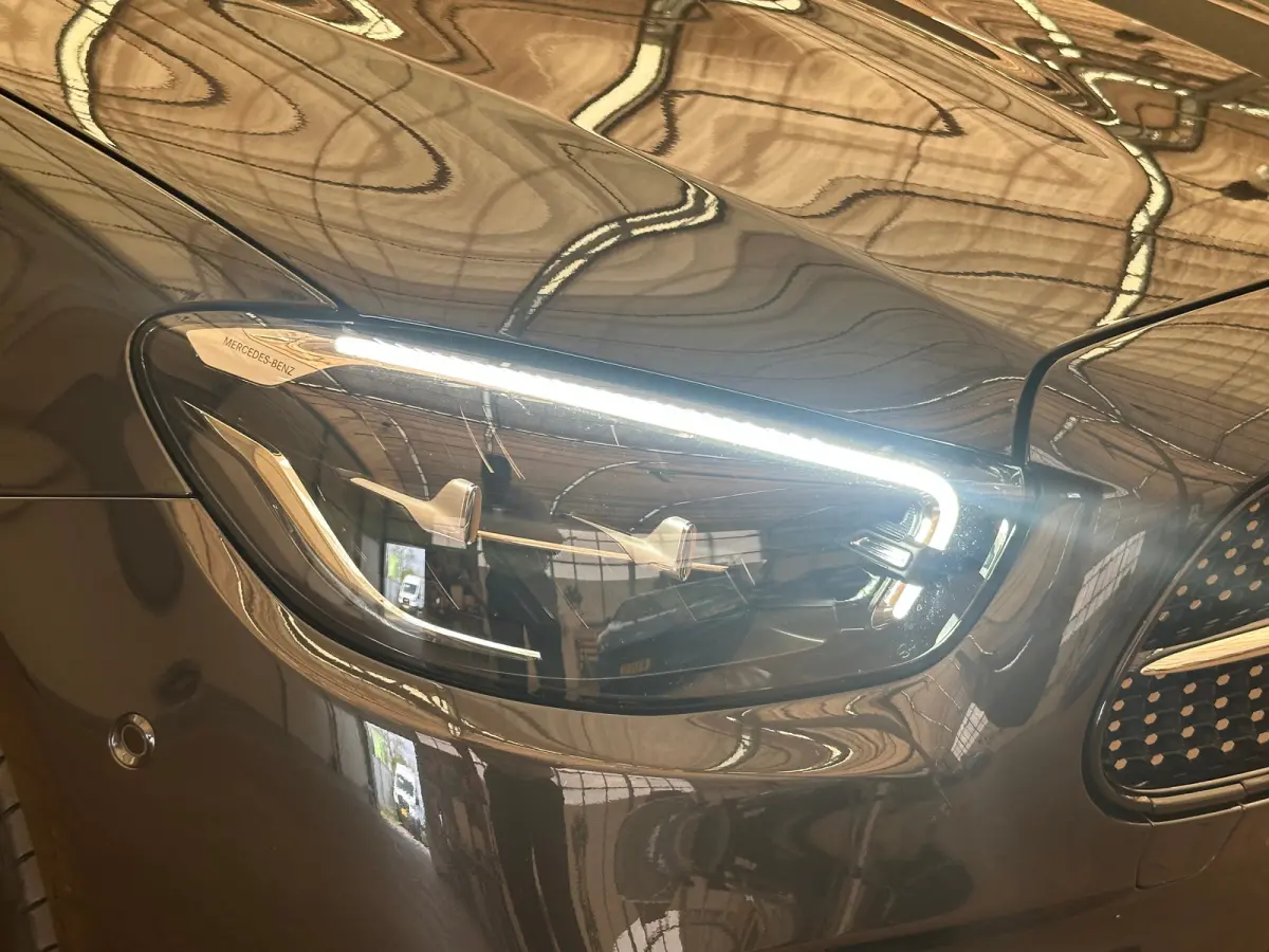 300 e AMG Line Panorama Dak | Alcantara/Leer | AMG-Styling | Elek. Stoelen | Elek. Achterklep | Stoelverwarming | LED | AMG-styling | Achteruitrijcamera | Adaptieve Cruise Control