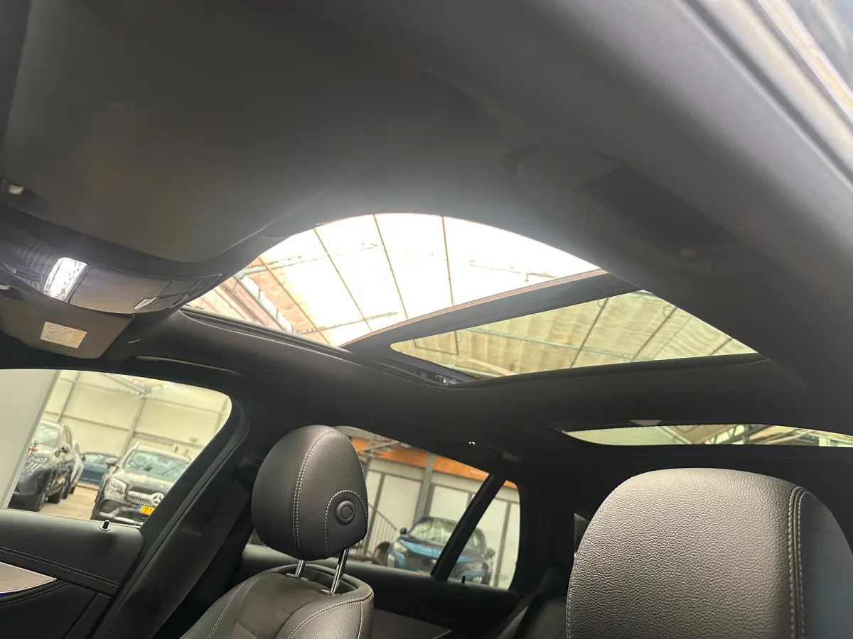 300 e AMG Line Panorama Dak | Alcantara/Leer | AMG-Styling | Elek. Stoelen | Elek. Achterklep | Stoelverwarming | LED | AMG-styling | Achteruitrijcamera | Adaptieve Cruise Control