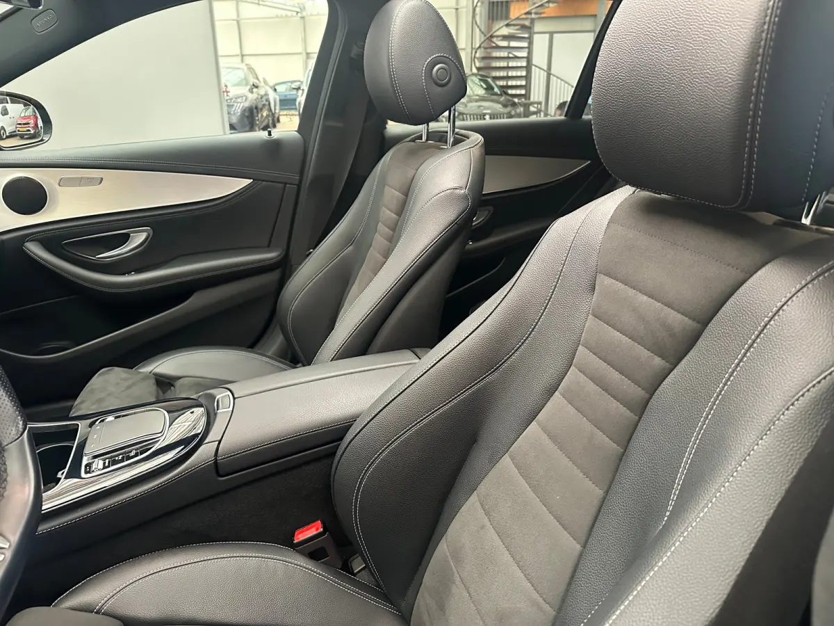 300 e AMG Line Panorama Dak | Alcantara/Leer | AMG-Styling | Elek. Stoelen | Elek. Achterklep | Stoelverwarming | LED | AMG-styling | Achteruitrijcamera | Adaptieve Cruise Control