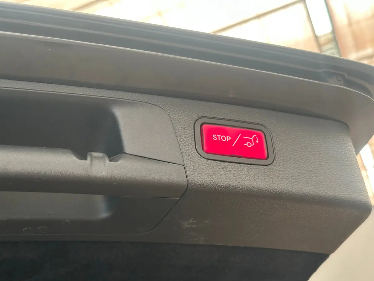 300 e AMG Line Panorama Dak | Alcantara/Leer | AMG-Styling | Elek. Stoelen | Elek. Achterklep | Stoelverwarming | LED | AMG-styling | Achteruitrijcamera | Adaptieve Cruise Control