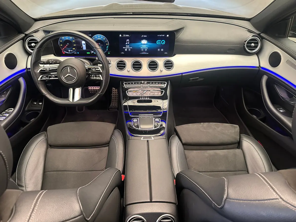 300 e AMG Line Panorama Dak | Alcantara/Leer | AMG-Styling | Elek. Stoelen | Elek. Achterklep | Stoelverwarming | LED | AMG-styling | Achteruitrijcamera | Adaptieve Cruise Control