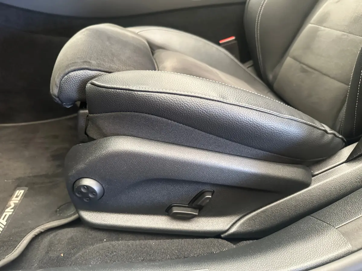 300 e AMG Line Panorama Dak | Alcantara/Leer | AMG-Styling | Elek. Stoelen | Elek. Achterklep | Stoelverwarming | LED | AMG-styling | Achteruitrijcamera | Adaptieve Cruise Control