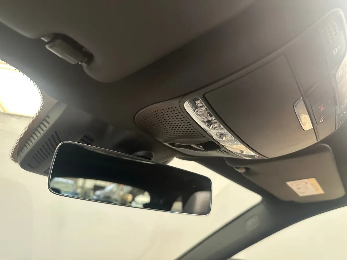 300 e AMG Line Panorama Dak | Alcantara/Leer | AMG-Styling | Elek. Stoelen | Elek. Achterklep | Stoelverwarming | LED | AMG-styling | Achteruitrijcamera | Adaptieve Cruise Control